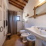 Villa Le Vigne, 8 Pax, Private Pool, Comfort *