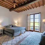 Villa Le Vigne, 8 Pax, Private Pool, Comfort
