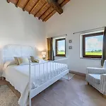 Villa Le Vigne, 8 Pax, Private Pool, Comfort *