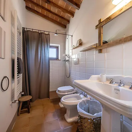 Villa Le Vigne, 8 Pax, Private Pool, Comfort *