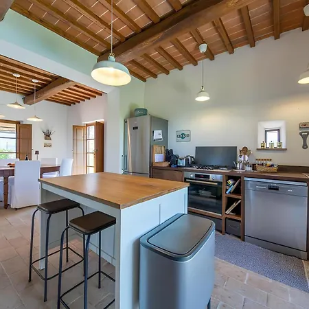 Villa Le Vigne, 8 Pax, Private Pool, Comfort *