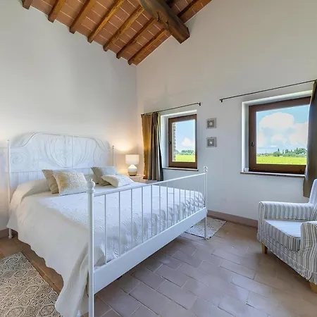 Villa Le Vigne, 8 Pax, Private Pool, Comfort *