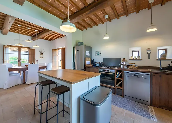 Villa Le Vigne, 8 Pax, Private Pool, Comfort *